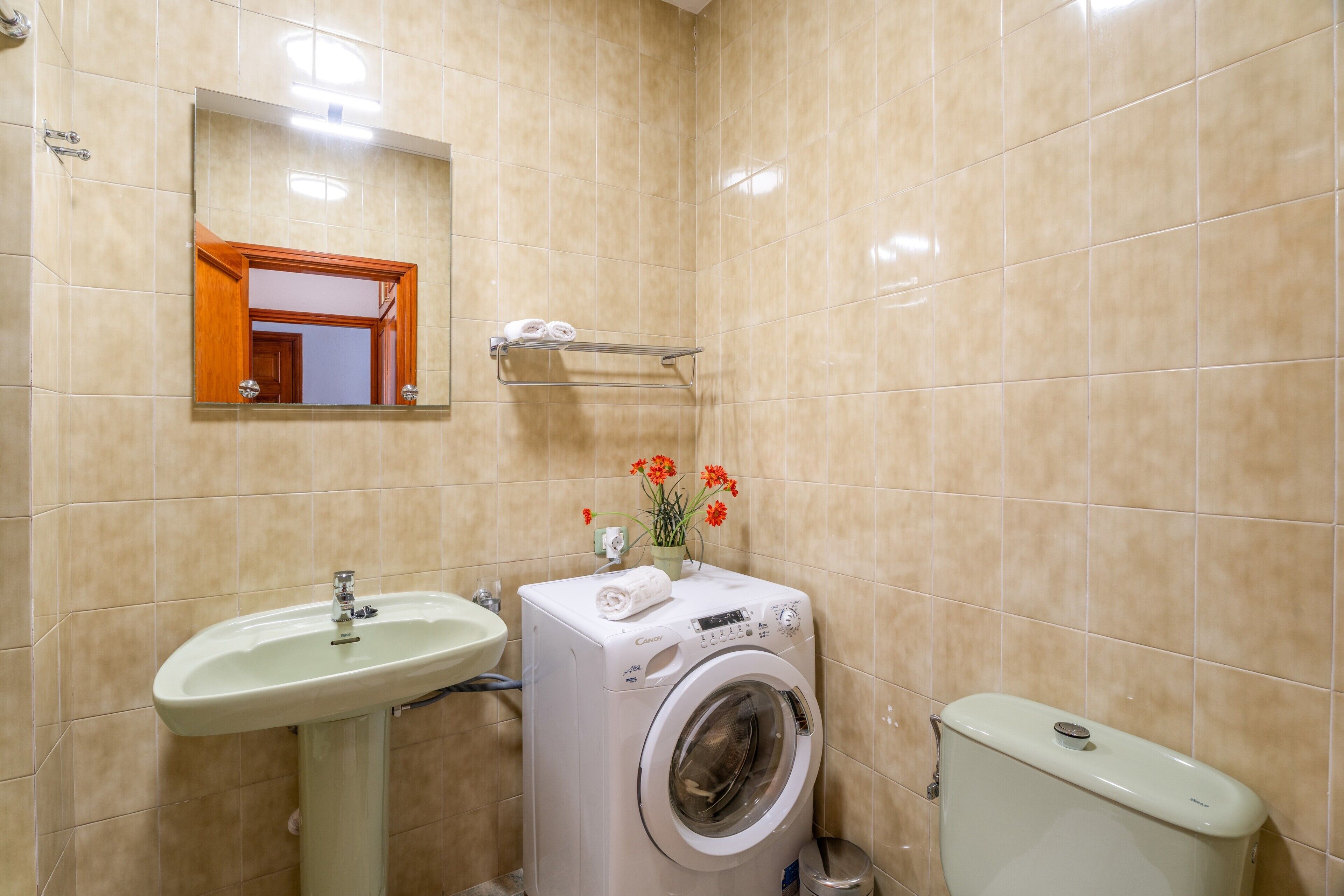 Een douche, een haardroger, handdoeken