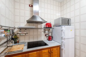 Fridge, microwave, stovetop, coffee/tea maker - Vacation Home 'Rincón Del Toscal' with Wi-Fi (Santa Cruz de Tenerife)