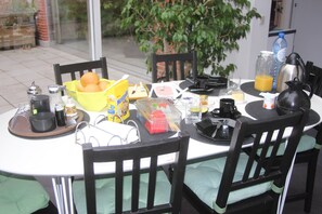 Dining - Serene 1-bedroom bed & breakfast in charming Antwerp (Antwerp)
