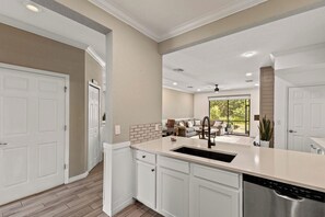 Interior - Casa de Maggie - Peaceful, Updated 3 Bedroom townhome in Quiet Neighborhood (Bradenton)
