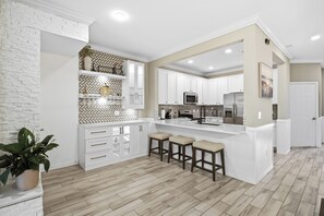 Private kitchen - Casa de Maggie - Peaceful, Updated 3 Bedroom townhome in Quiet Neighborhood (Bradenton)