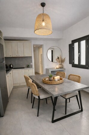 奢華公寓, 露台, 海景 | 用餐區