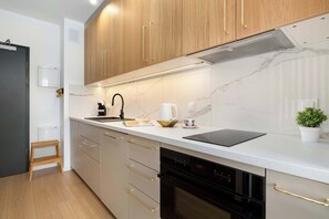 Fridge, microwave, oven, stovetop