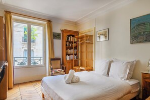 Comfort Apartment, City View - Paris Center St Claude residence (Paris)