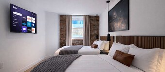 Room with 2 Queen Beds | Downtown Quebec City