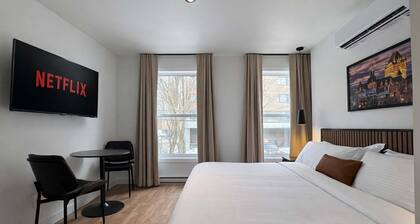 Room with a King Bed | Downtown Quebec City