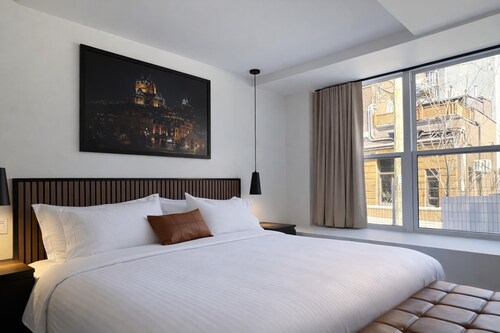 Room with 1 King Bed | Downtown Quebec City