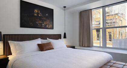 Room with 1 King Bed | Downtown Quebec City