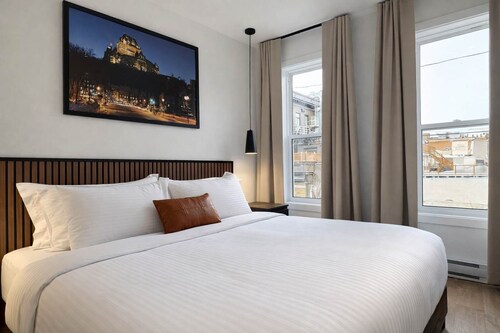 Room with 1 King Bed | Downtown Quebec City