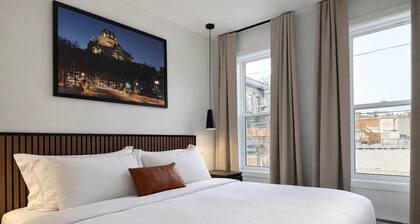 Room with 1 King Bed | Downtown Quebec City