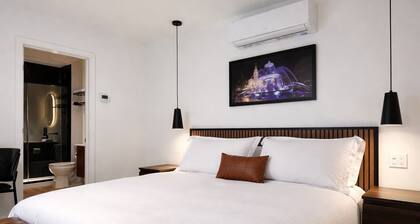 Room with 1 King Bed | Downtown Quebec City