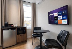 Dining - Room with a Queen Bed | Downtown Quebec City (Québec City)