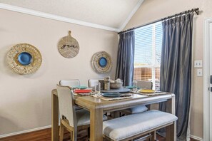 Dining - Luxury 2 King beds + Hot Tub near Frisco Star (Frisco)