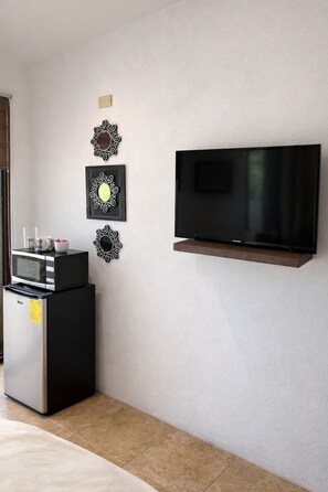 Deluxe Room, Balcony, Garden View | Interior - Hotel Amancay - Pool and Jacuzzi  (El Progresso)