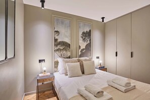 Tabla de planchar con plancha, wifi y ropa de cama 
