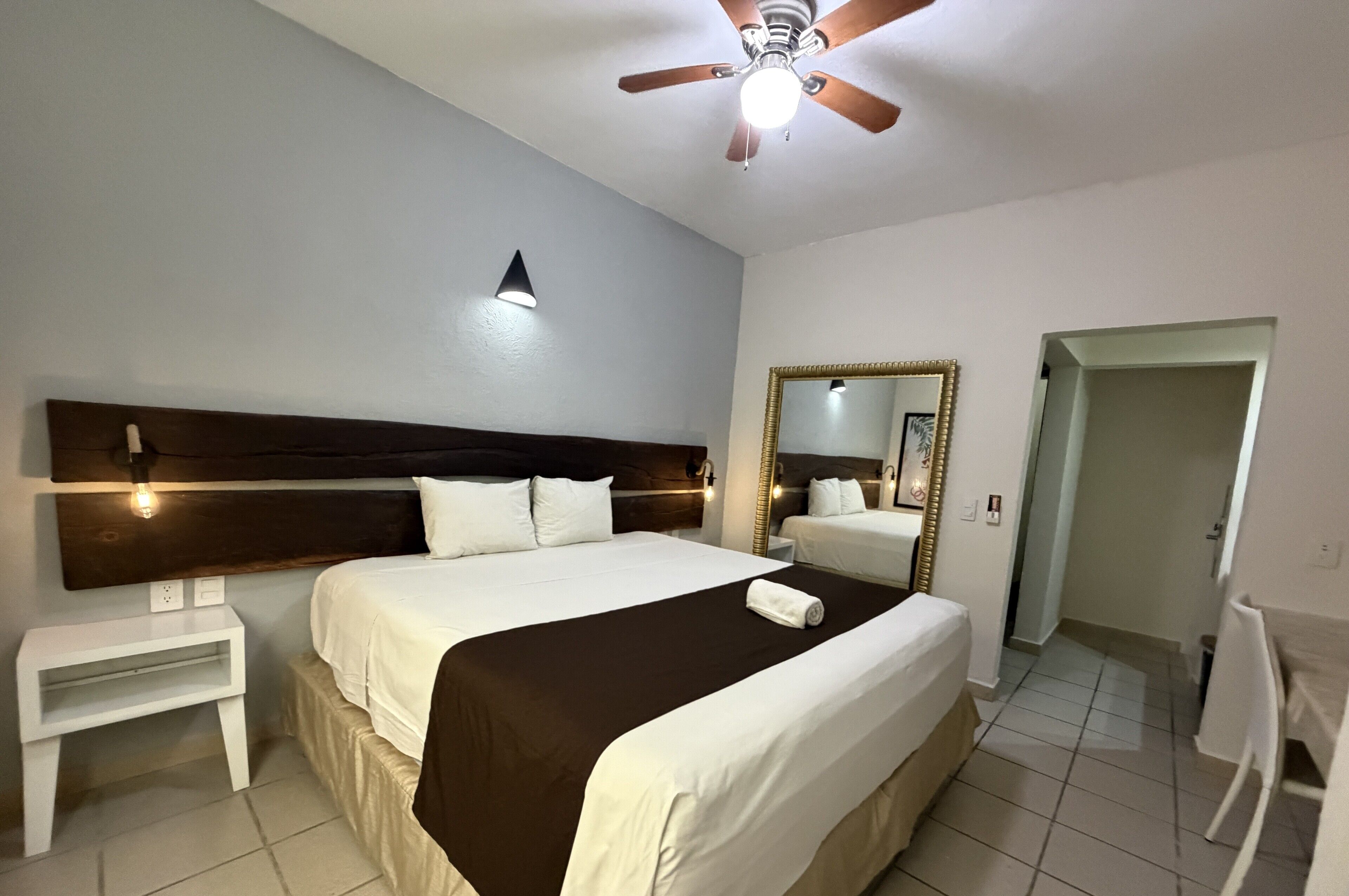 Room, 1 King Bed, Non Smoking