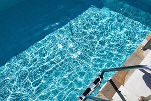 2 outdoor pools
