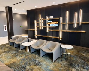 Lobby - La Quinta Inn & Suites By Wyndham Roanoke Hollins/I-81 (Roanoke)