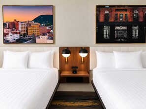 A hotel room with two beds, a nightstand with a lamp, and two framed pictures on the wall. - La Quinta Inn & Suites By Wyndham Roanoke Hollins/I-81 (Roanoke)