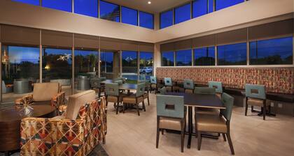 La Quinta Inn And Suites By Wyndham Corpus Christi I-37 Nw