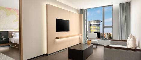 Business Suite, 1 King Bed, Non Smoking