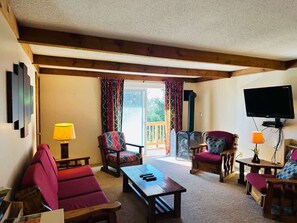 Living area - Sno Dance Lodge Upper ~ Jackson Creek Snow River (Ironwood)