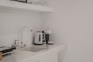 Neljän hengen luksushuone, parveke, merinäköala | Työpöytä, ilmainen Wi-Fi