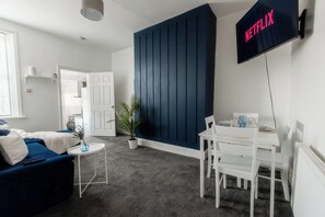 Living area - Business Apartment |Parking| Wifi |Near Metro Centre (Gateshead)