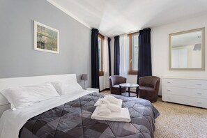 Iron/ironing board, WiFi, bed sheets - Apartment in Central Venice near Rialto and St. Mark’s – 3 Bedrooms, WiFi, Air Conditioning (Venezia)