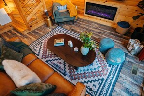 TV, fireplace - Back Yard Cliff View | Elevated Cabin | Hot Tub | Fire pit (Lee County)