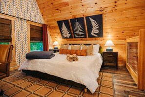 Desk, WiFi, bed sheets - Back Yard Cliff View | Elevated Cabin | Hot Tub | Fire pit (Lee County)
