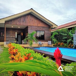 Pool - Modern 3BR Cabin w/ AC, Private Pool & Jacuzzi in La Fortuna (La Fortuna)