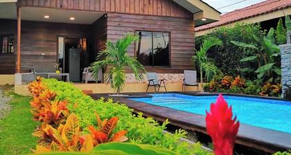 Modern 3BR Cabin w/ AC, Private Pool & Jacuzzi in La Fortuna
