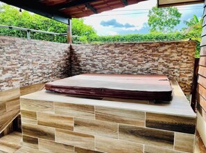 Baignoire à remous extérieure