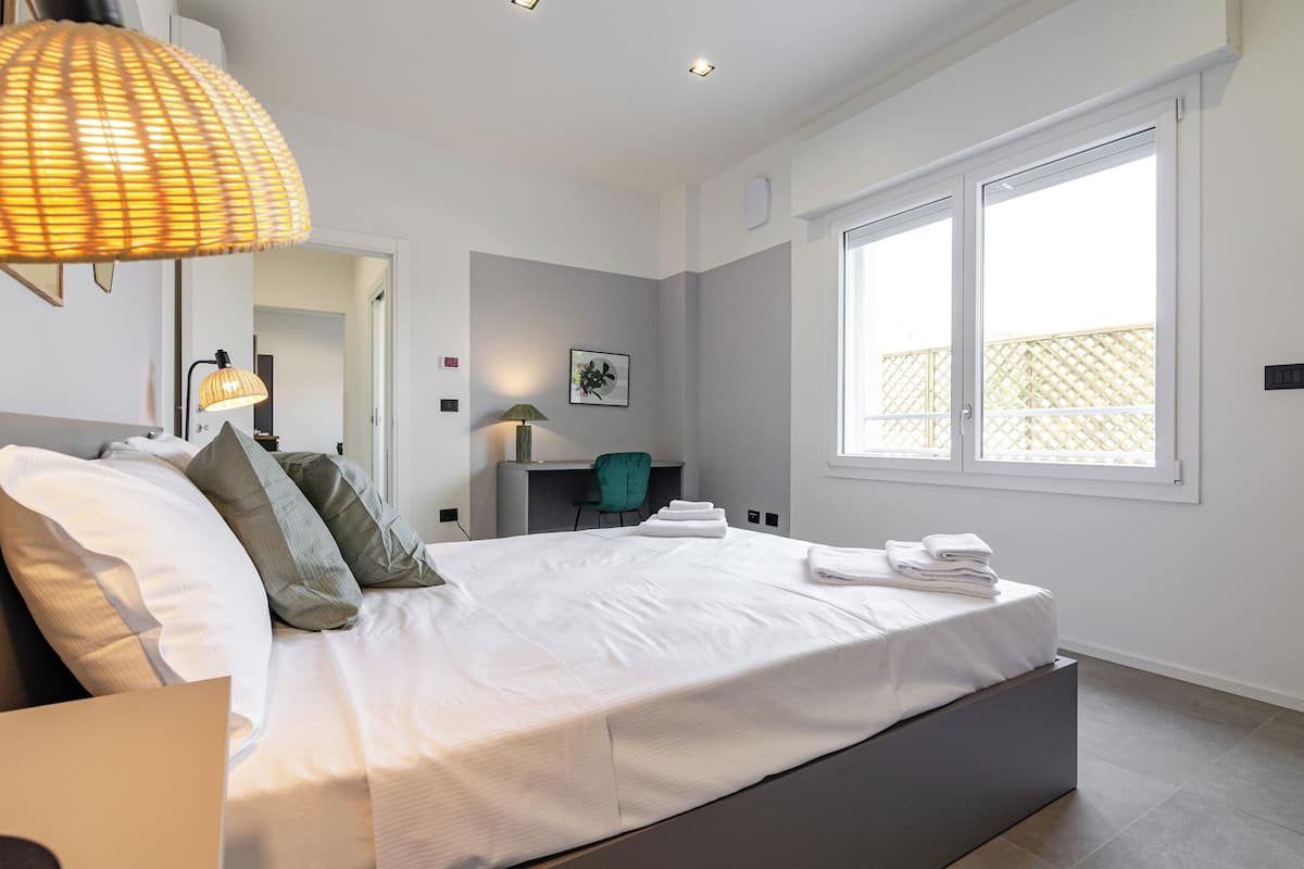Loft (Emilia Loft 3) | Desk, blackout drapes, iron/ironing board, free WiFi