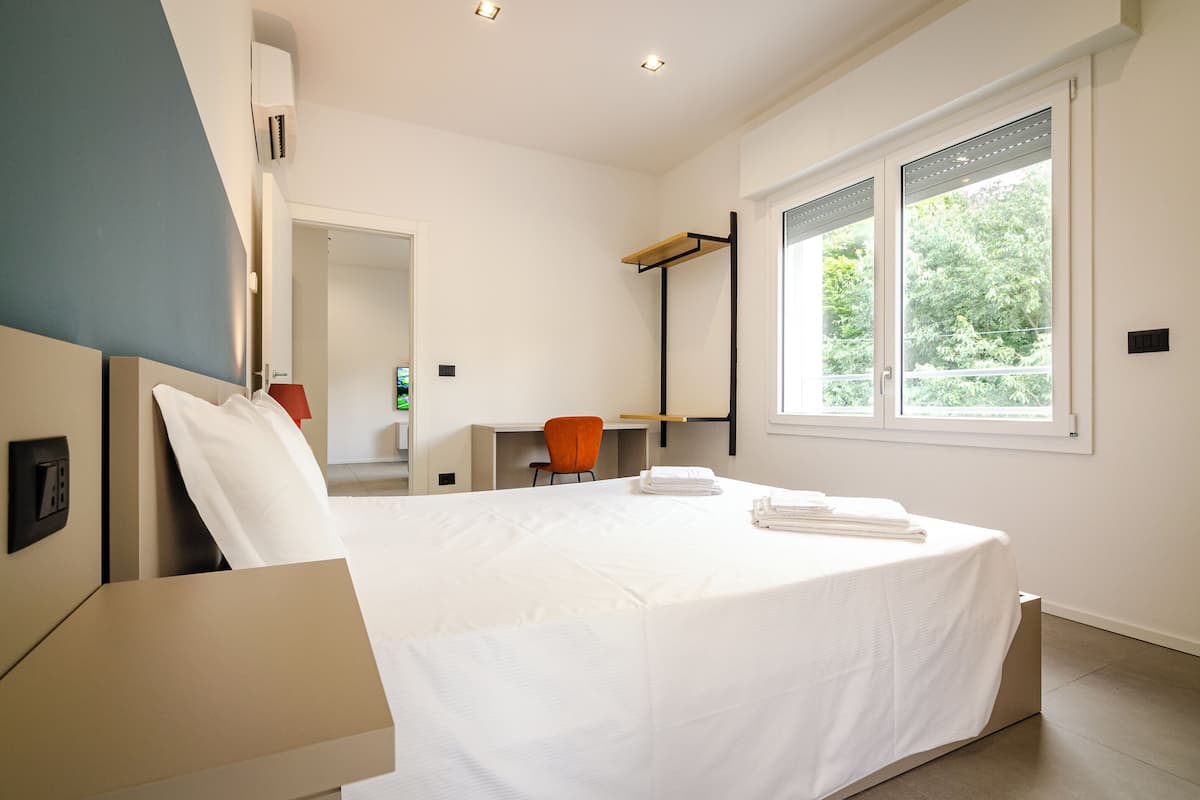 Loft, Balcony (Emilia Loft 4) | Desk, blackout drapes, iron/ironing board, free WiFi