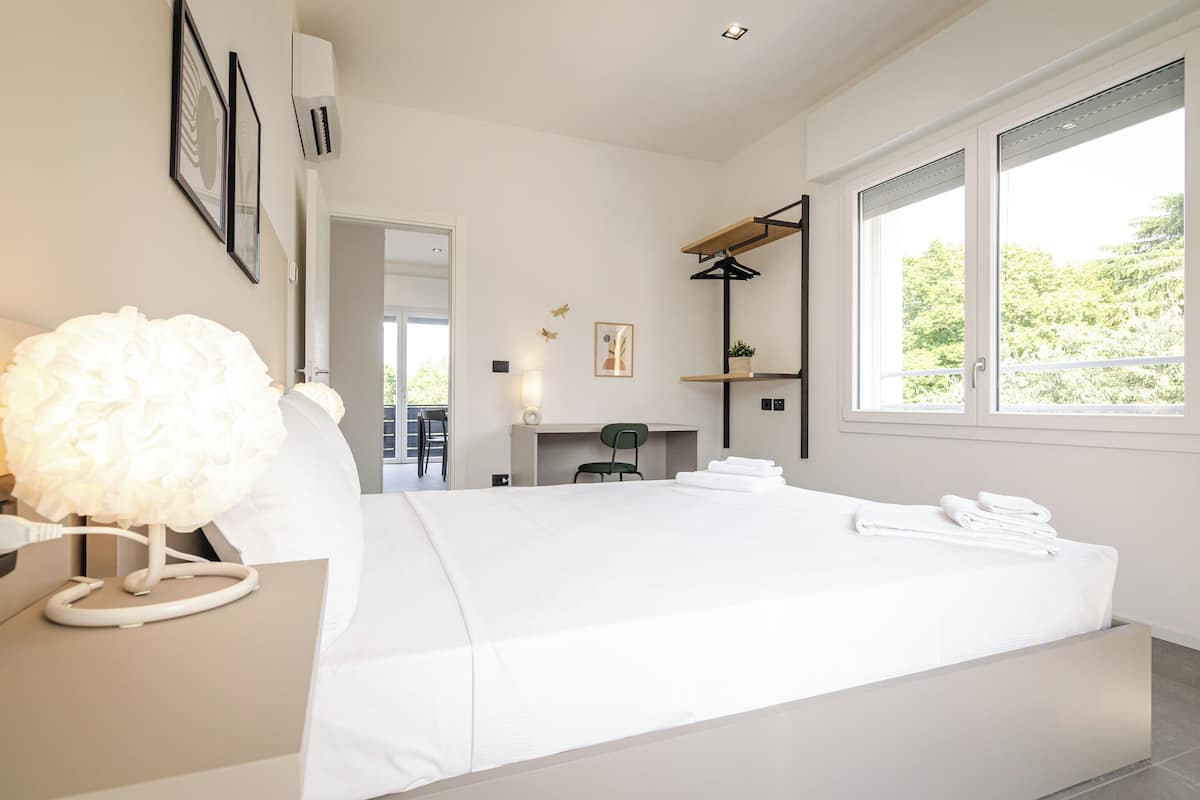 Loft, Balcony (Emilia Loft 8) | Desk, blackout drapes, iron/ironing board, free WiFi