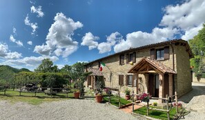 Exterior - Room in typical farmhouse, nestled in the green hills of Gubbio (Gubbio)