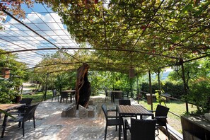 屋外ダイニングエリア