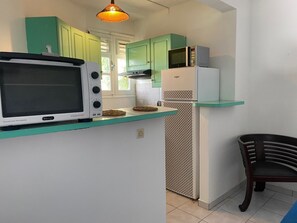 Fridge, microwave, oven, stovetop - Sea view & private pool - peace and quiet at l'Anse à l'Âne (Les Trois-Îlets)