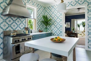 Private kitchen - Sitting Pretty Where Island Charm Meets Easy Luxury (Dunmore Town)