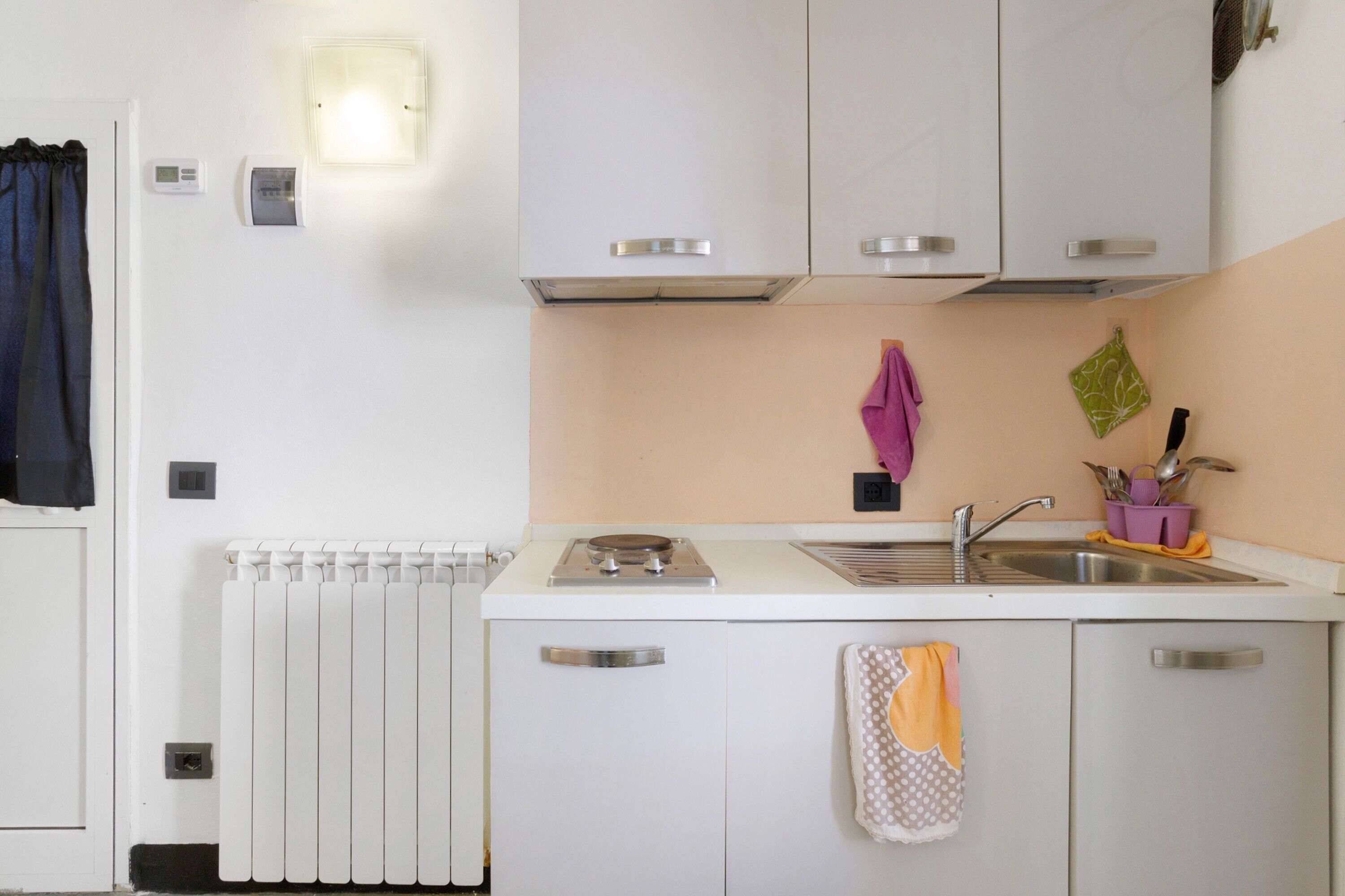 Fridge, stovetop, coffee/tea maker, electric kettle