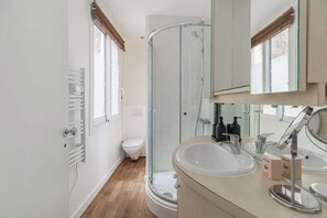 Bathroom - Orleans  - Paris Neuilly 4Pax (Neuilly-sur-Seine)