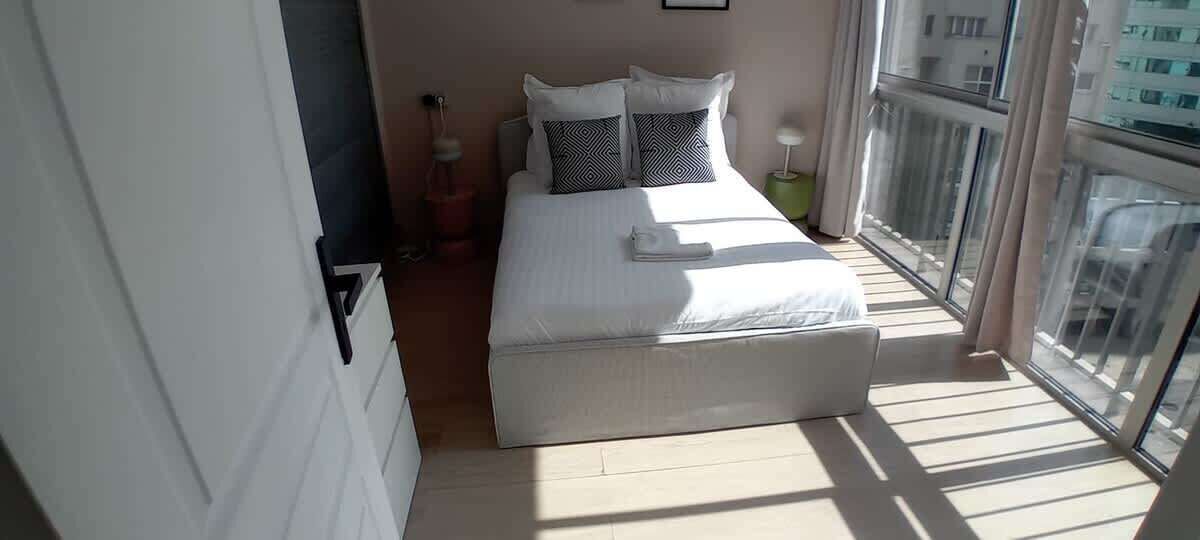 5 slaapkamers, een strijkplank/strijkijzer, gratis wifi, beddengoed