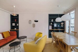 Smart TV, offices - 8 Joubert -  3BDR Galeries Lafayette (Paris)