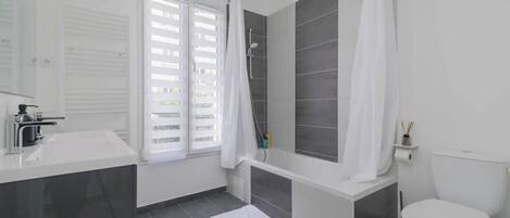 Shower, hair dryer, shampoo