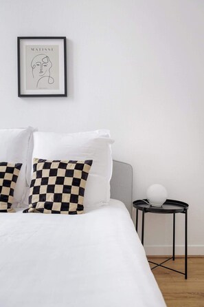 Iron/ironing board, WiFi, bed sheets - Perretti - Spacious Flat 2BDR Paris Neuilly (Neuilly-sur-Seine)