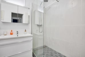Een douche, een haardroger