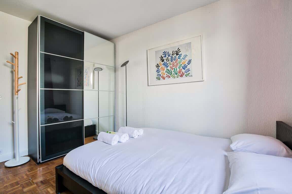 4 Schlafzimmer, Schreibtisch, Bügeleisen/Bügelbrett, Reisekinderbett