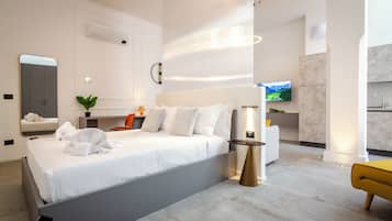 Appartamento (Albani Loft 11) | Una scrivania, postazione laptop, tende oscuranti, ferro/asse da stiro